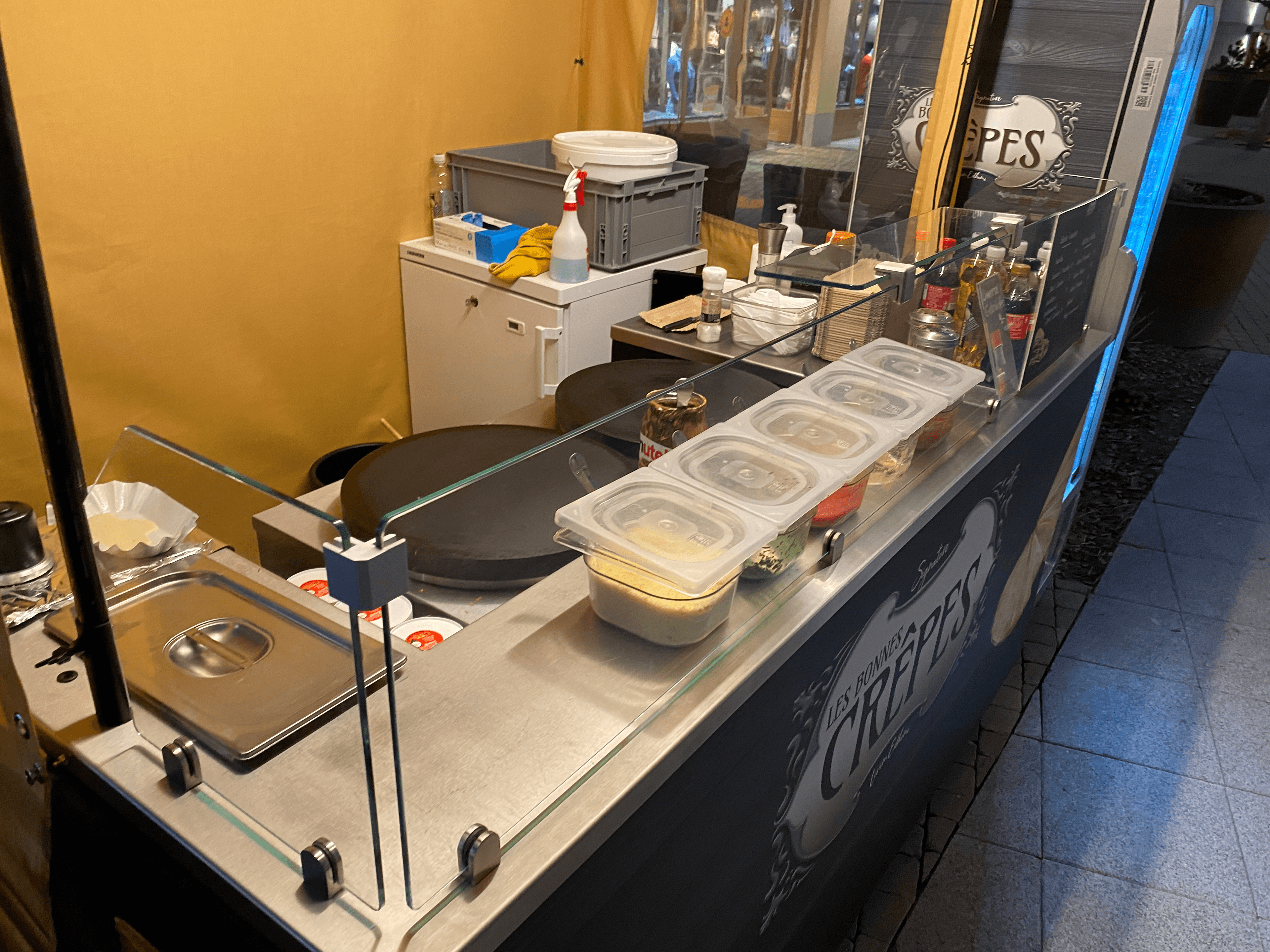 Crêpesplatten in unserer Crêpehütte